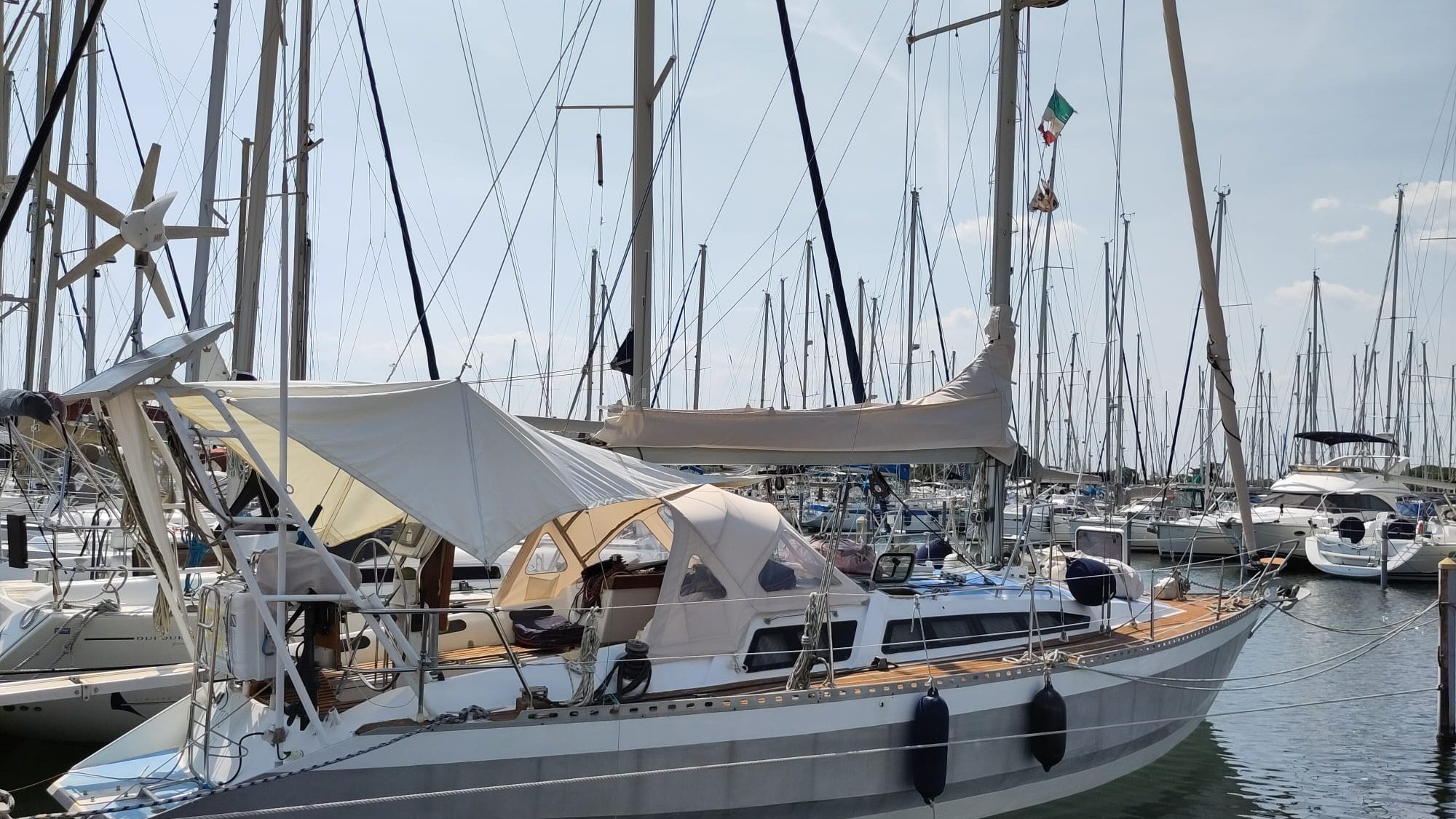 A2M by YES, Port Camargue / Grau-du-roi : OVNI 37